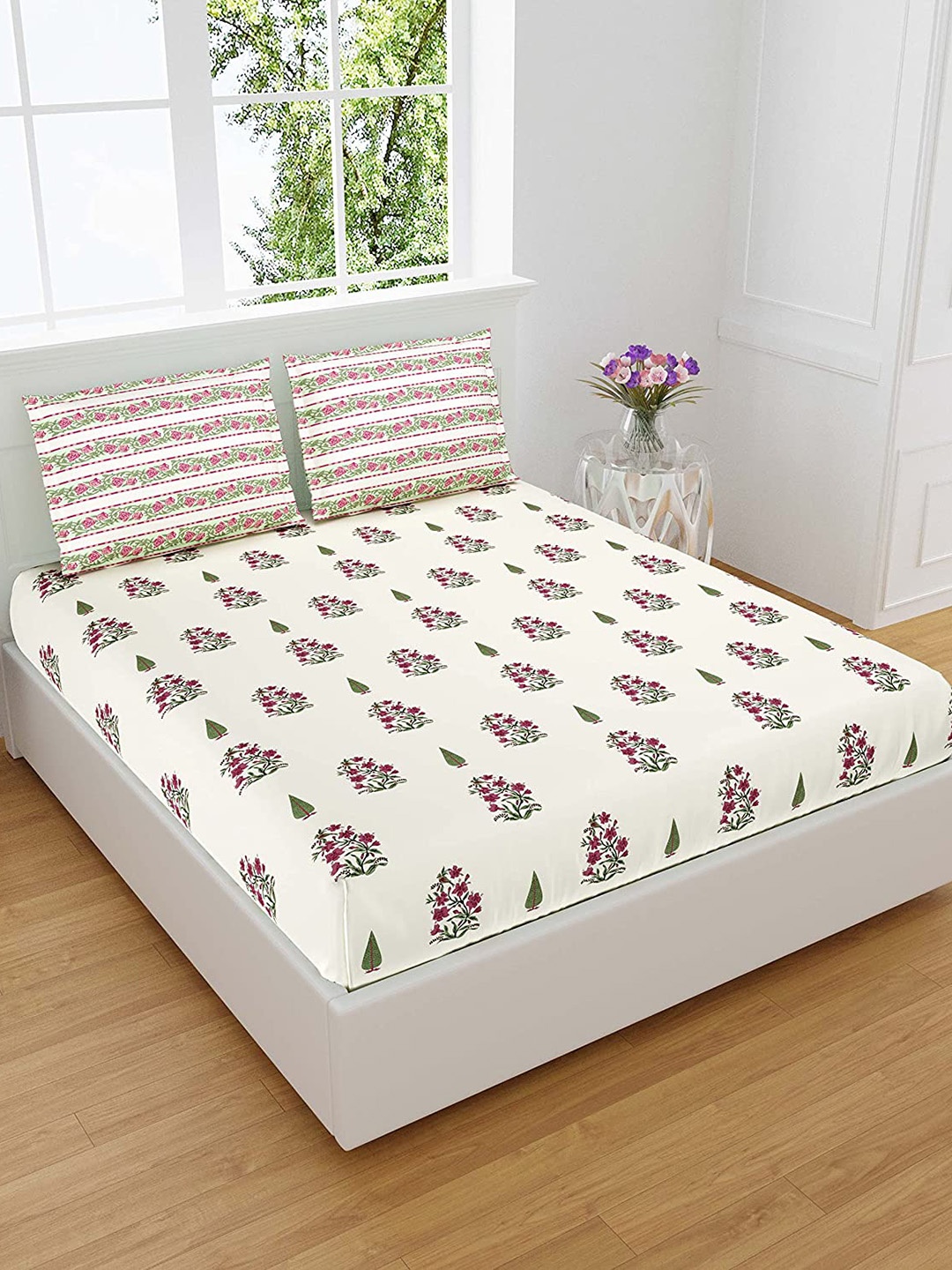 

EasyGoods Beige & Maroon 300 TC Floral Pure Cotton King Bedsheet with 2 Pillow Covers