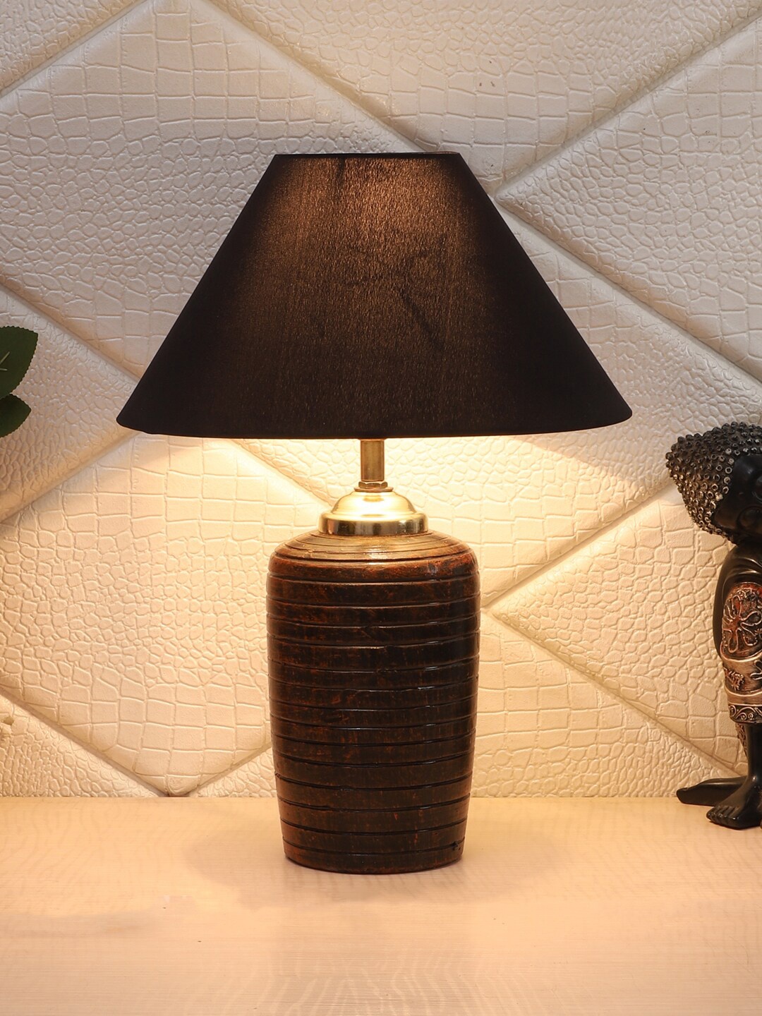 

Foziq Brown Solid Table Lamp
