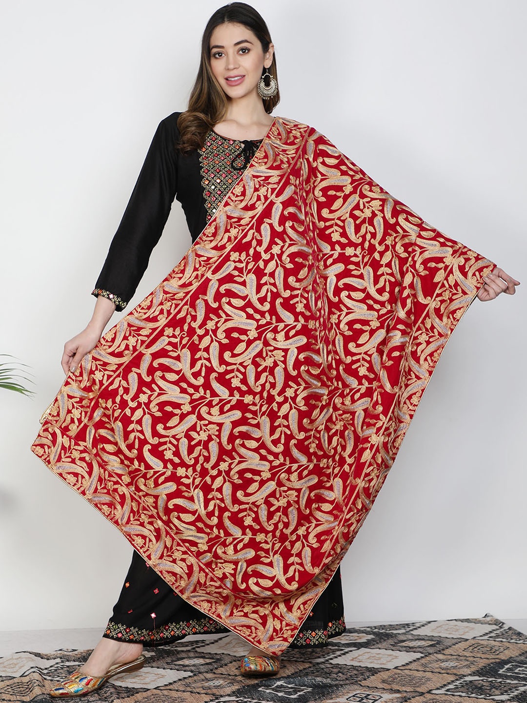 

Moda Chales Women Magenta & Silver Paisley Embroidered Velvet Shawl