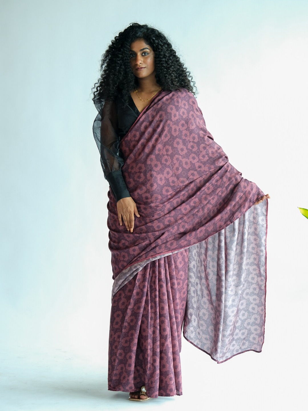 

Suta Grey & Pink Floral Printed Saree