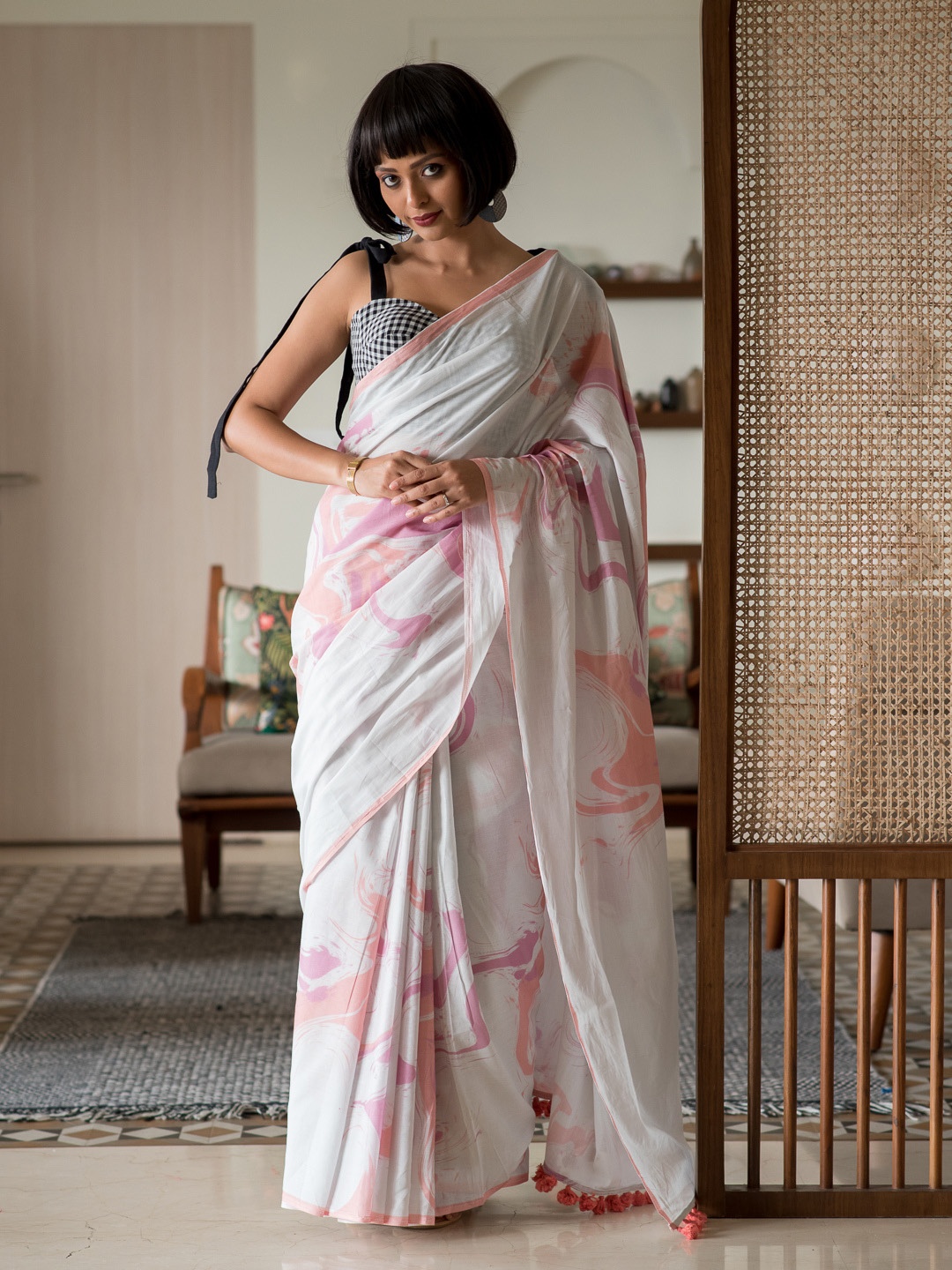 

Suta Off White & Purple Abstract Printed Saree