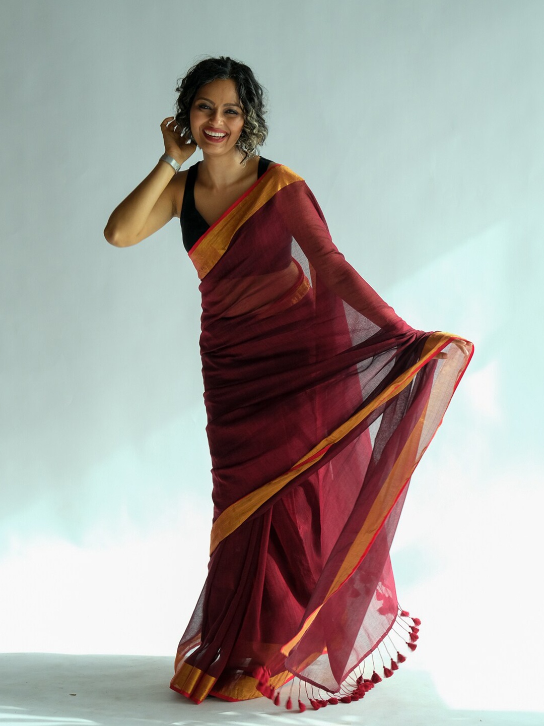 

Suta Maroon & Gold-Toned Solid Zari Saree