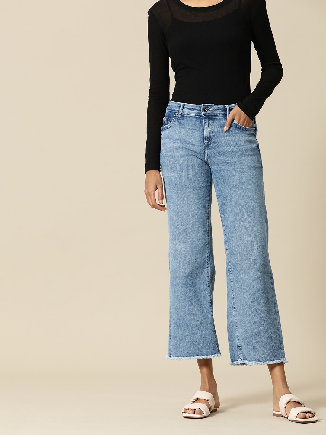 

BOWER Women Blue Lean Flared High-Rise Heavy Fade Stretchable Cropped Jeans