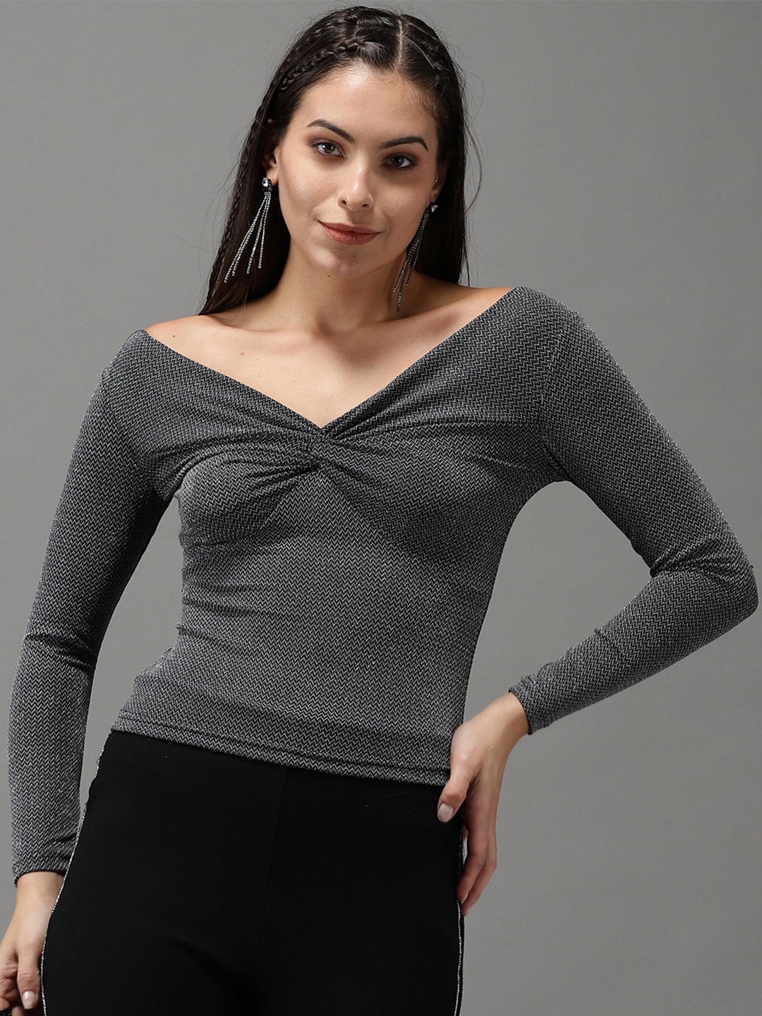 

SHOWOFF Silver-Toned & Black V-Neck Twisted Top