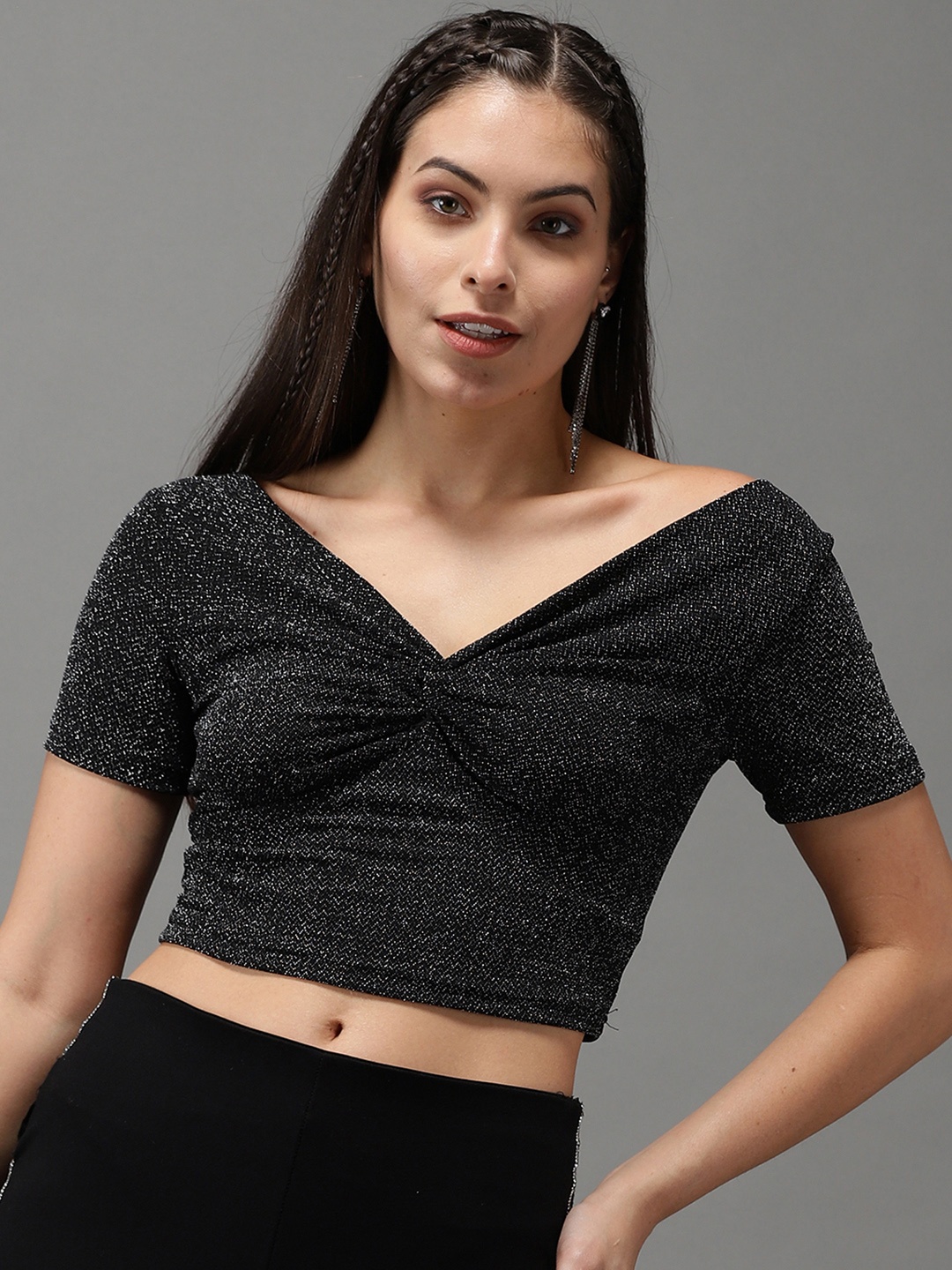 

SHOWOFF Black V-Neck Crop Top