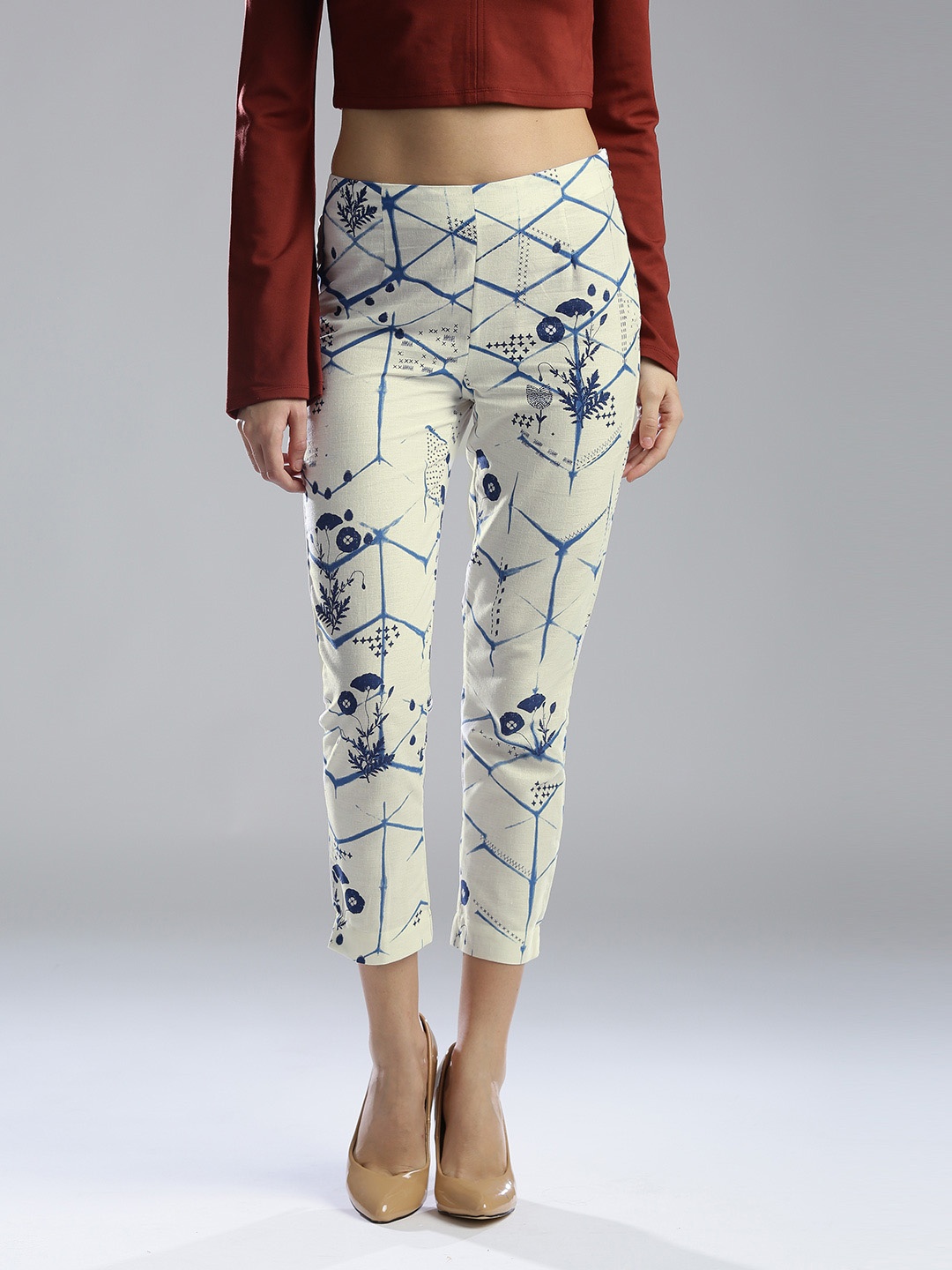 

W Women Off-White & Blue Printed Cropped Trousers