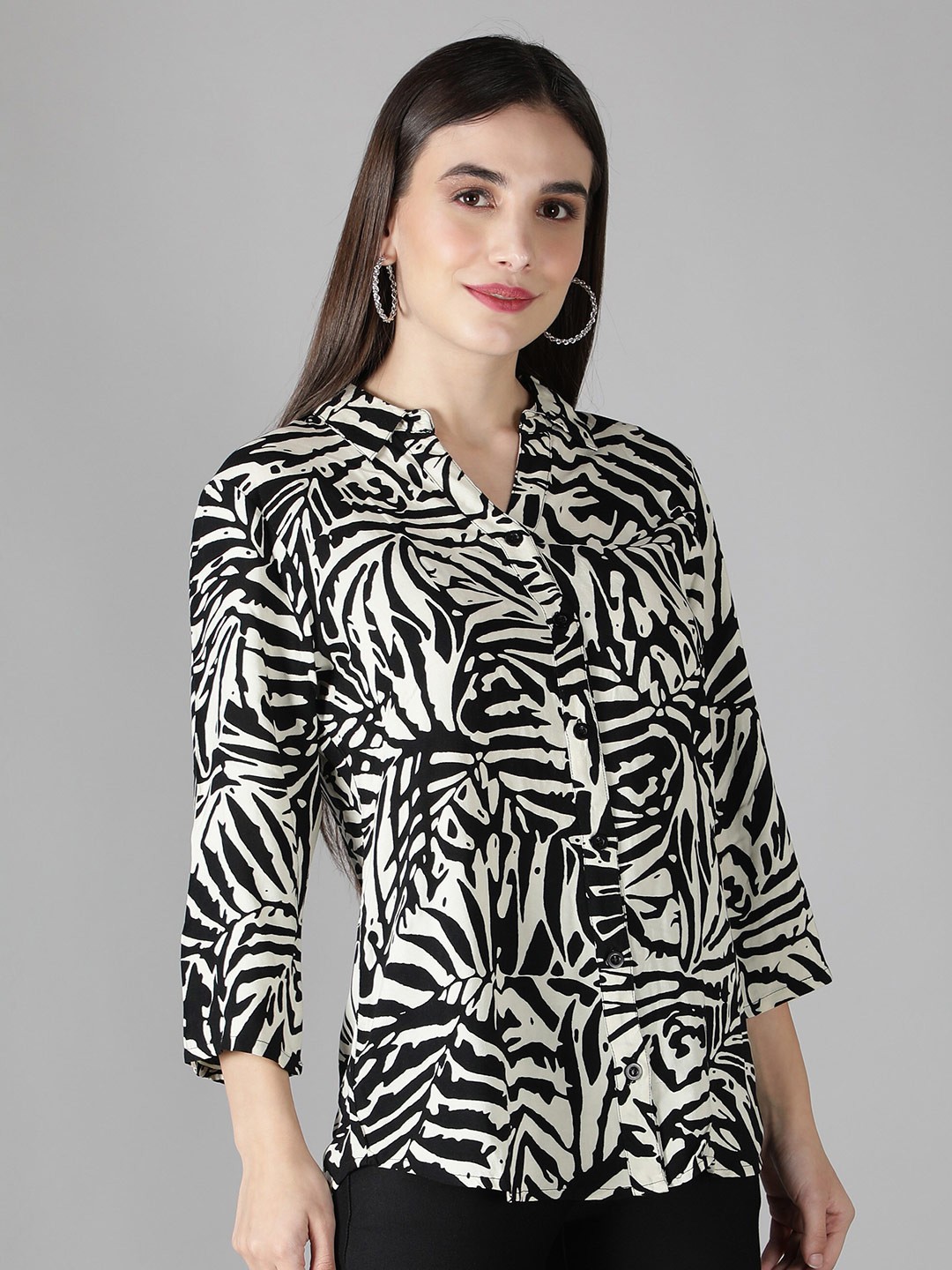 

DEBONATELLA Women Black Smart Animal Printed Casual Shirt