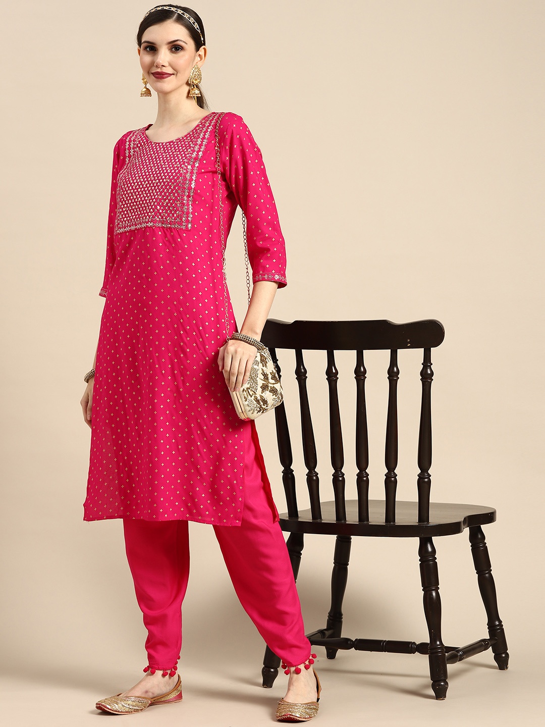 

Sangria Women Pink & Golden Geometric Embroidered Floral Kurta