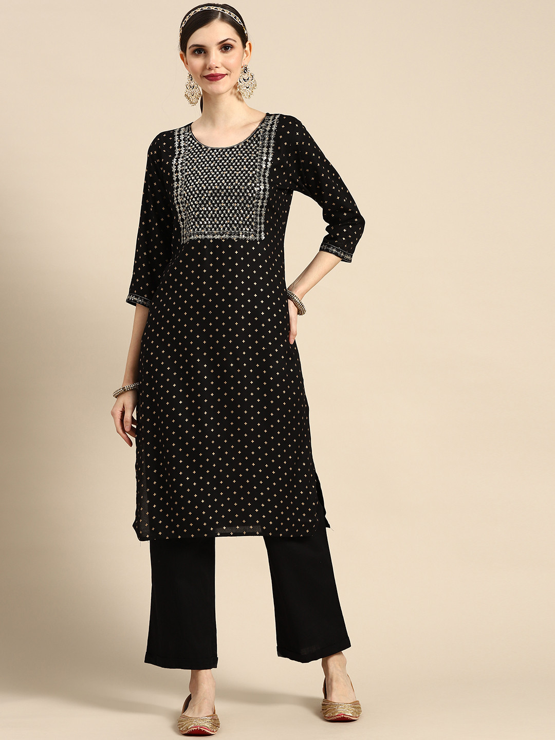 

Sangria Women Black & Golden Geometric Embroidered Kurta