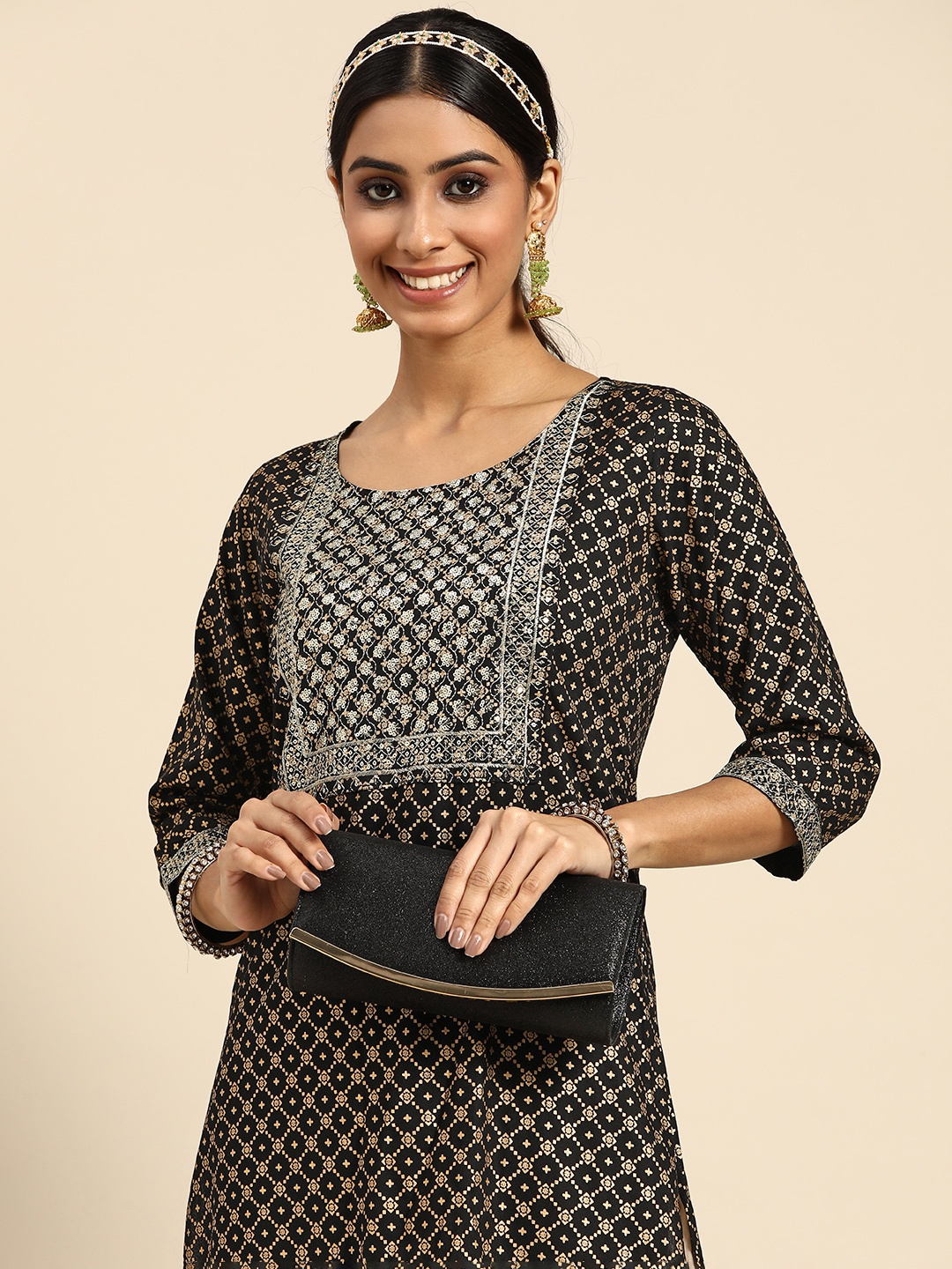 

Sangria Women Black & Golden Bandhani Embroidered Foil Print Kurta