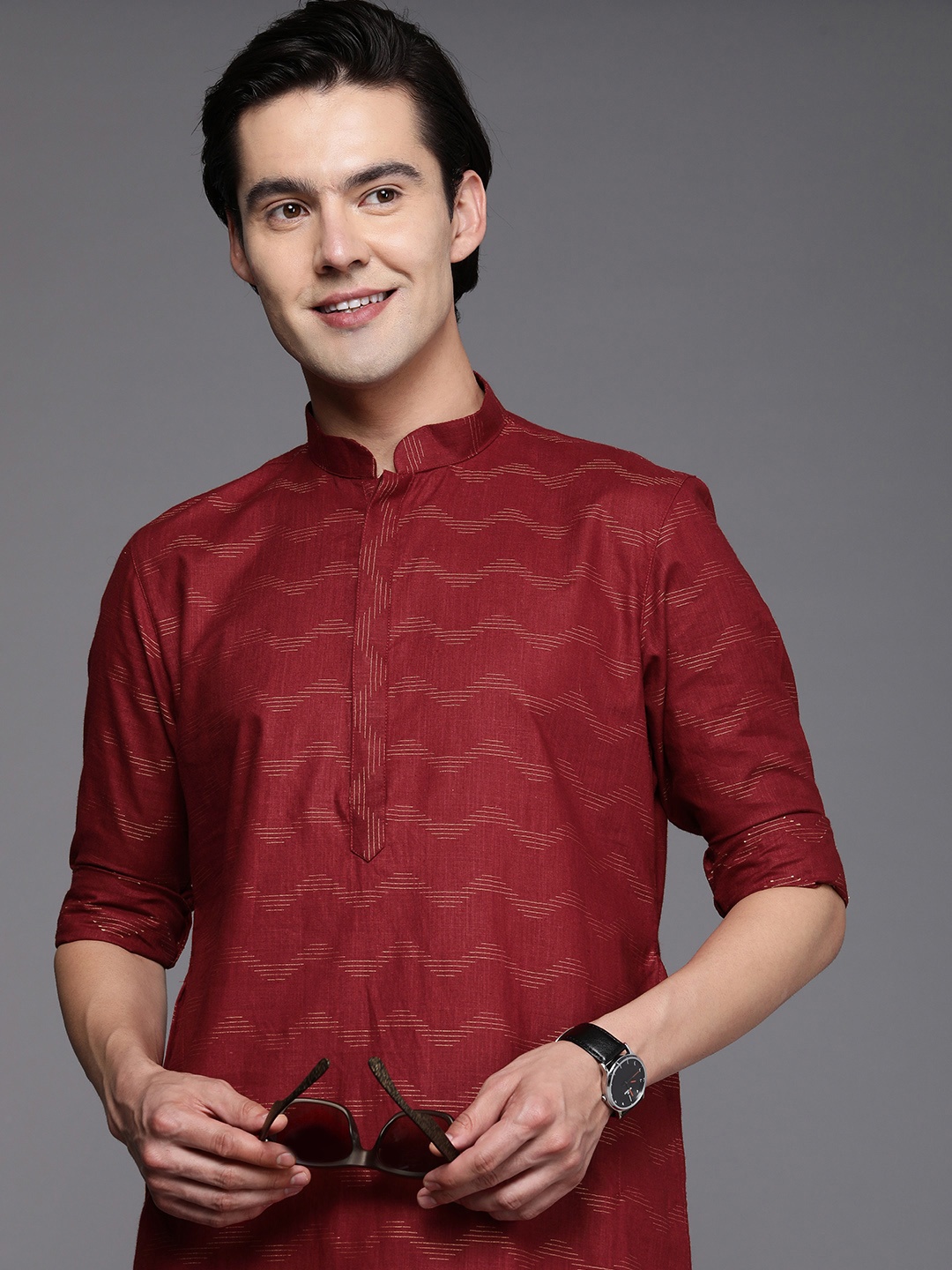 

Manyavar Men Maroon Woven Design Chevron Kurta