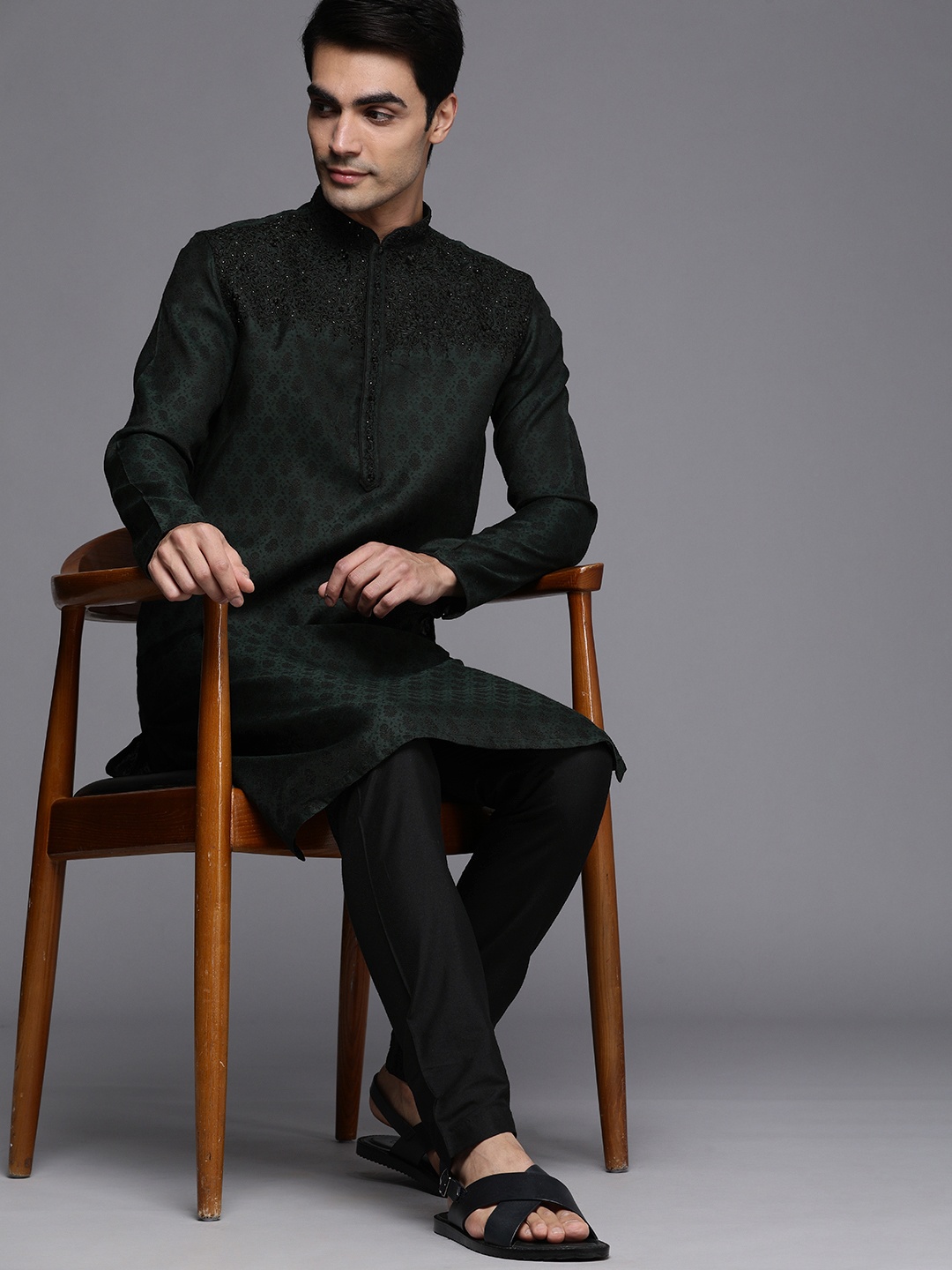 

Manyavar Men Green Ethnic Motifs Embroidered Mukaish Kurta with Churidar