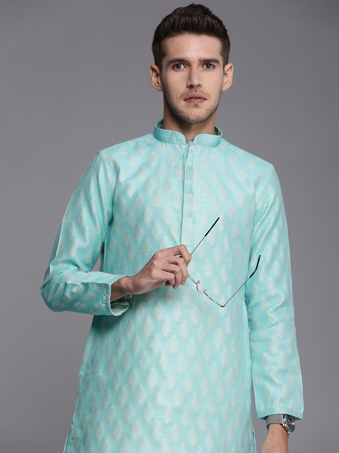 

Manyavar Men Blue Ethnic Motifs Kurta with Churidar