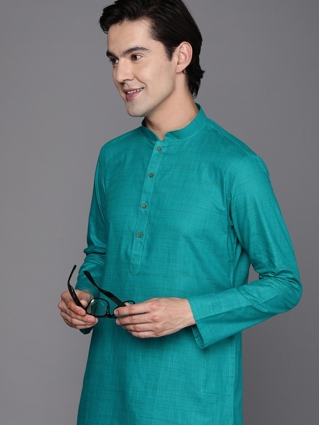 

Manyavar Men Teal Green Solid Kurta