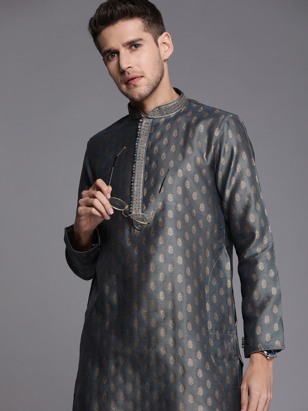 

Manyavar Men Grey Ethnic Motifs Kurta with Churidar