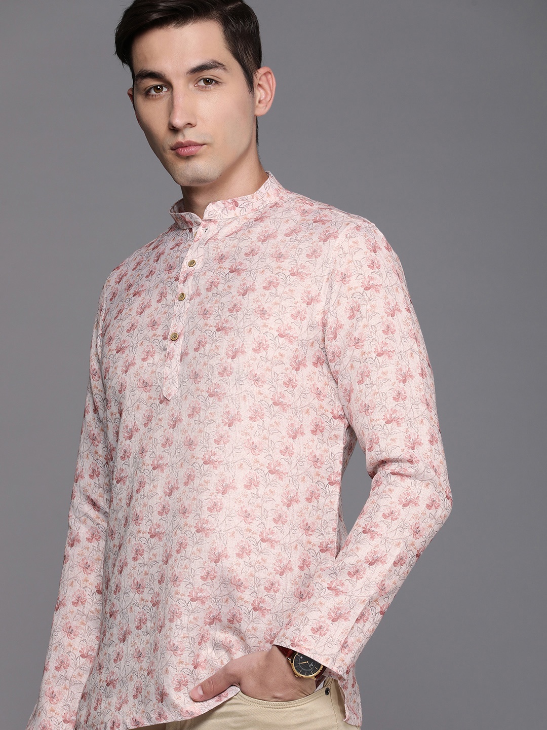 

Manyavar Men Beige Ethnic Motifs Printed Short Kurta