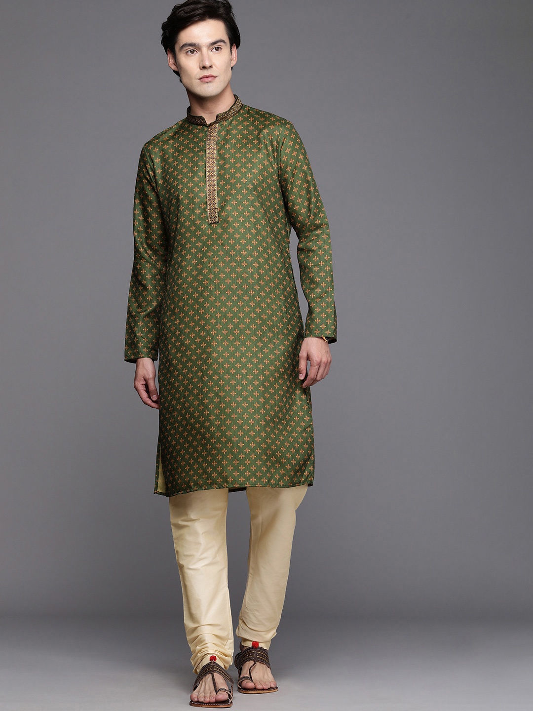 

Manyavar Men Olive Green & Mustard Yellow Ethnic Motifs Printed Kurta with Churidar