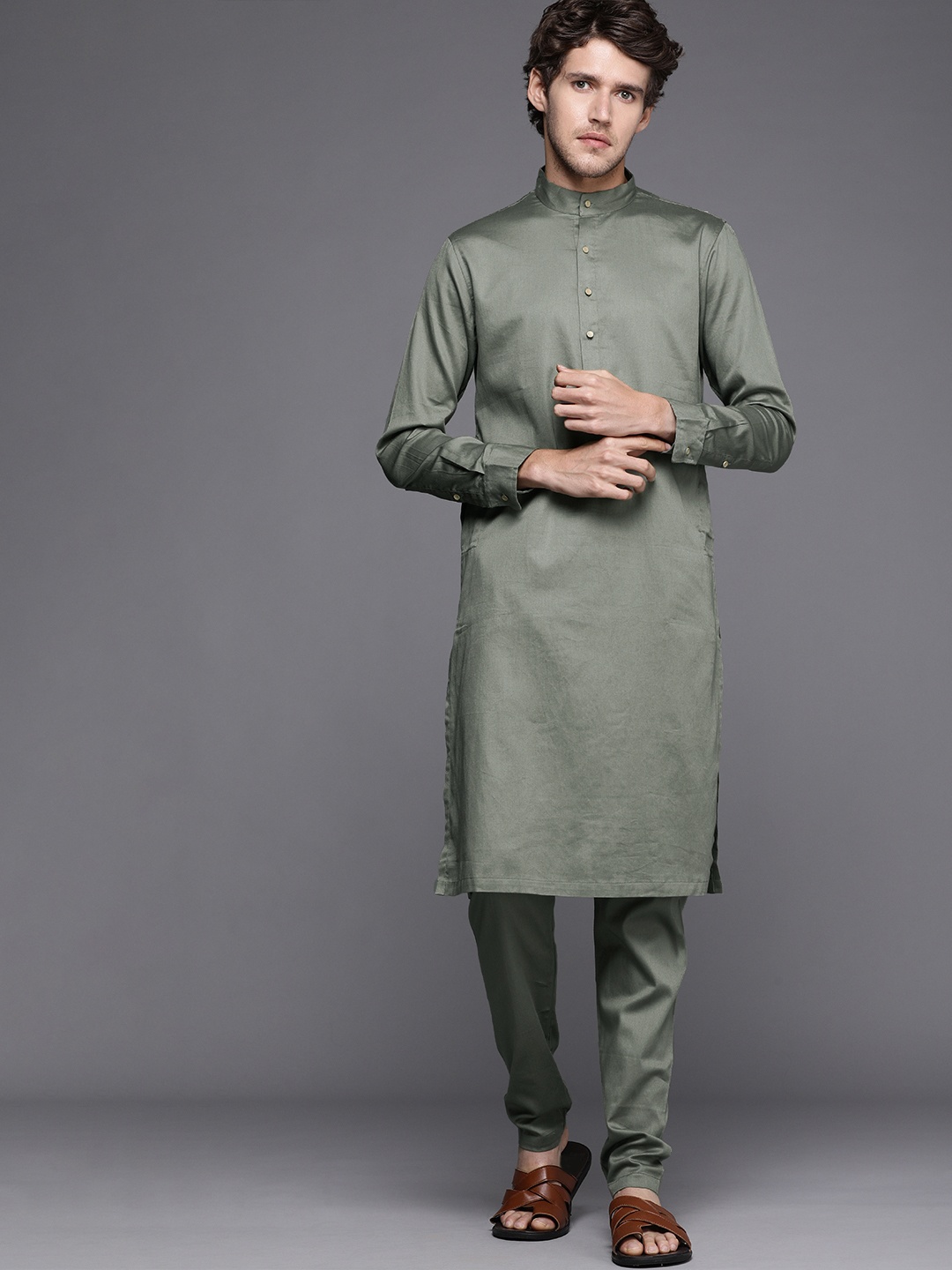 

Manyavar Men Green Solid Kurta with Churidar