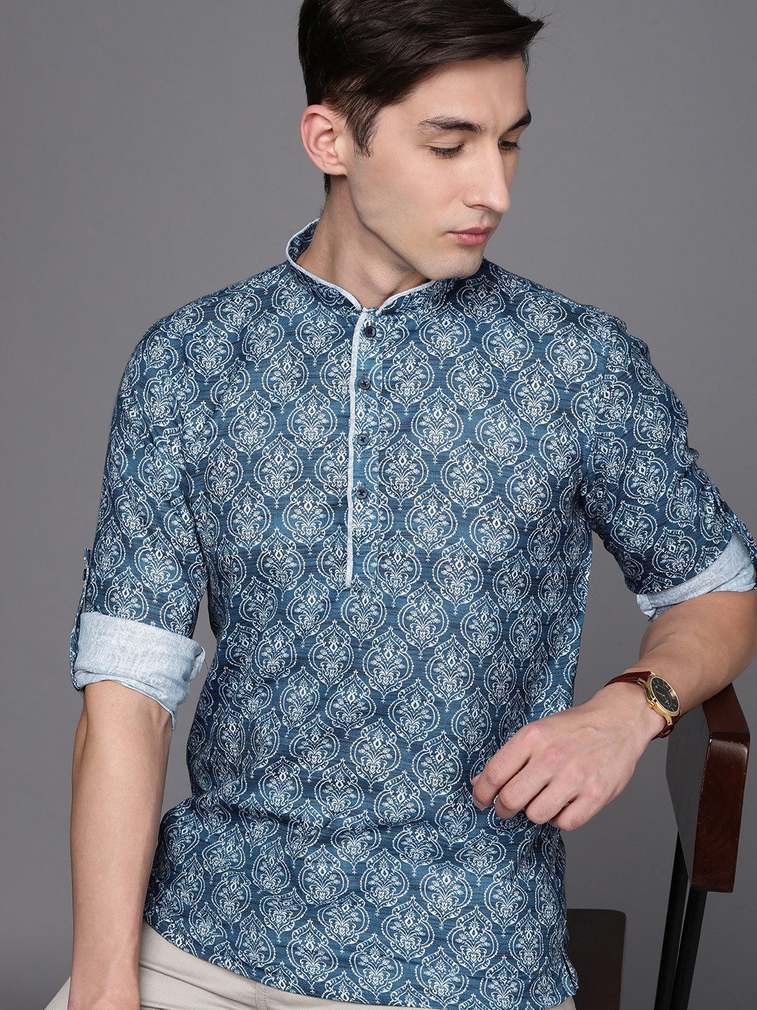 

Manyavar Men Navy Blue Ethnic Motifs Printed Short Kurta