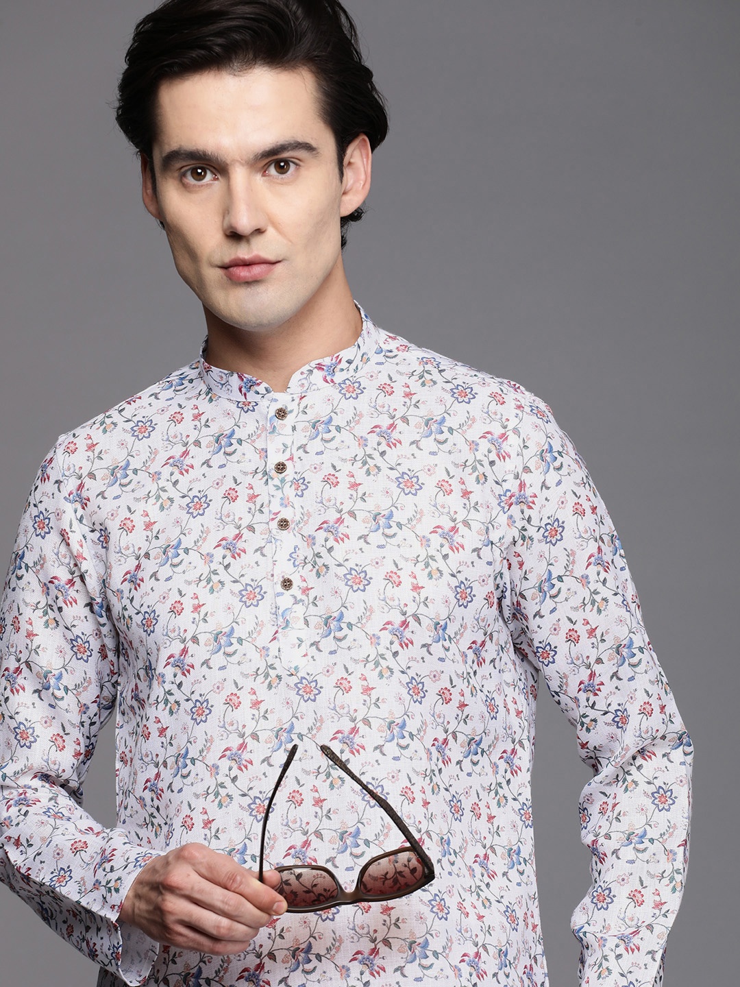 

Manyavar Men White & Blue Floral Printed Short Kurta