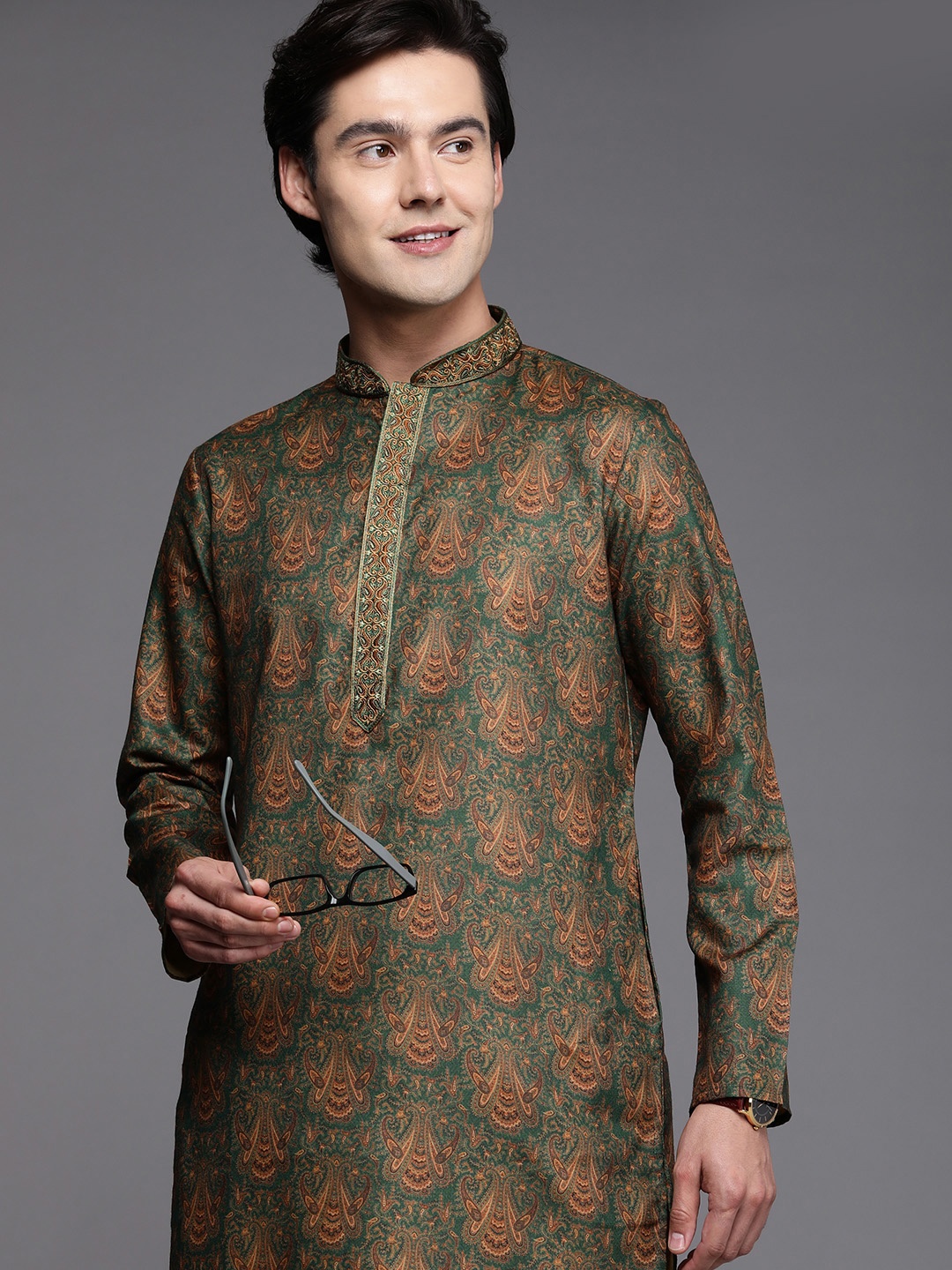 

Manyavar Men Olive Green & Mustard Yellow Ethnic Motifs Printed Kurta with Churidar