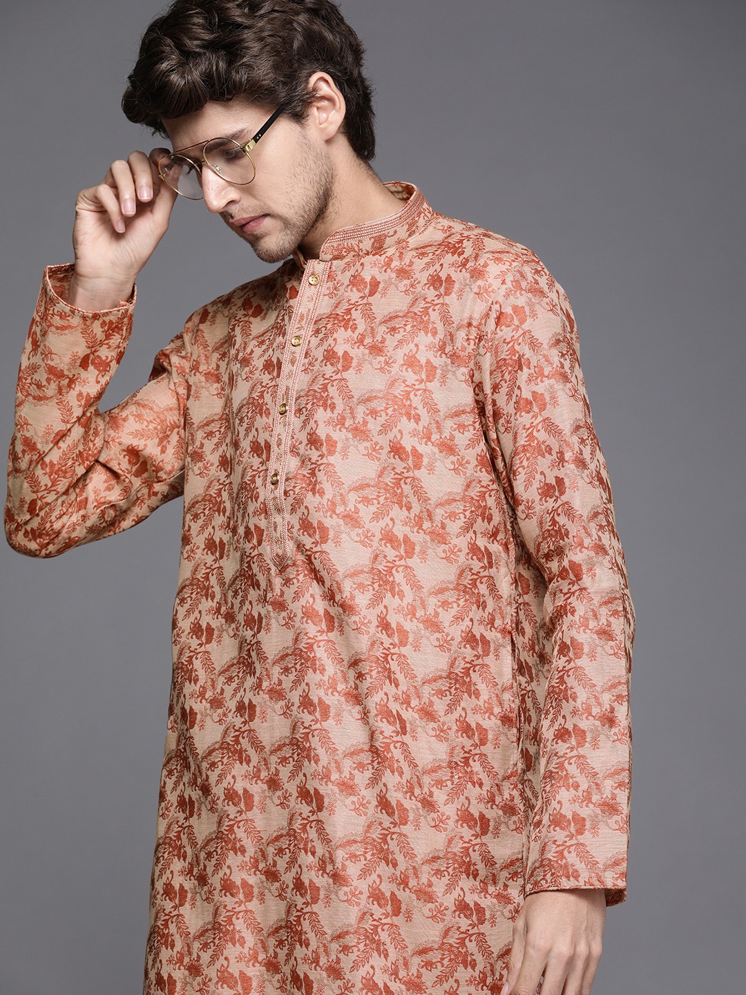 

Manyavar Men Peach-Coloured & Rust Red Ethnic Motifs Printed Kurta with Churidar