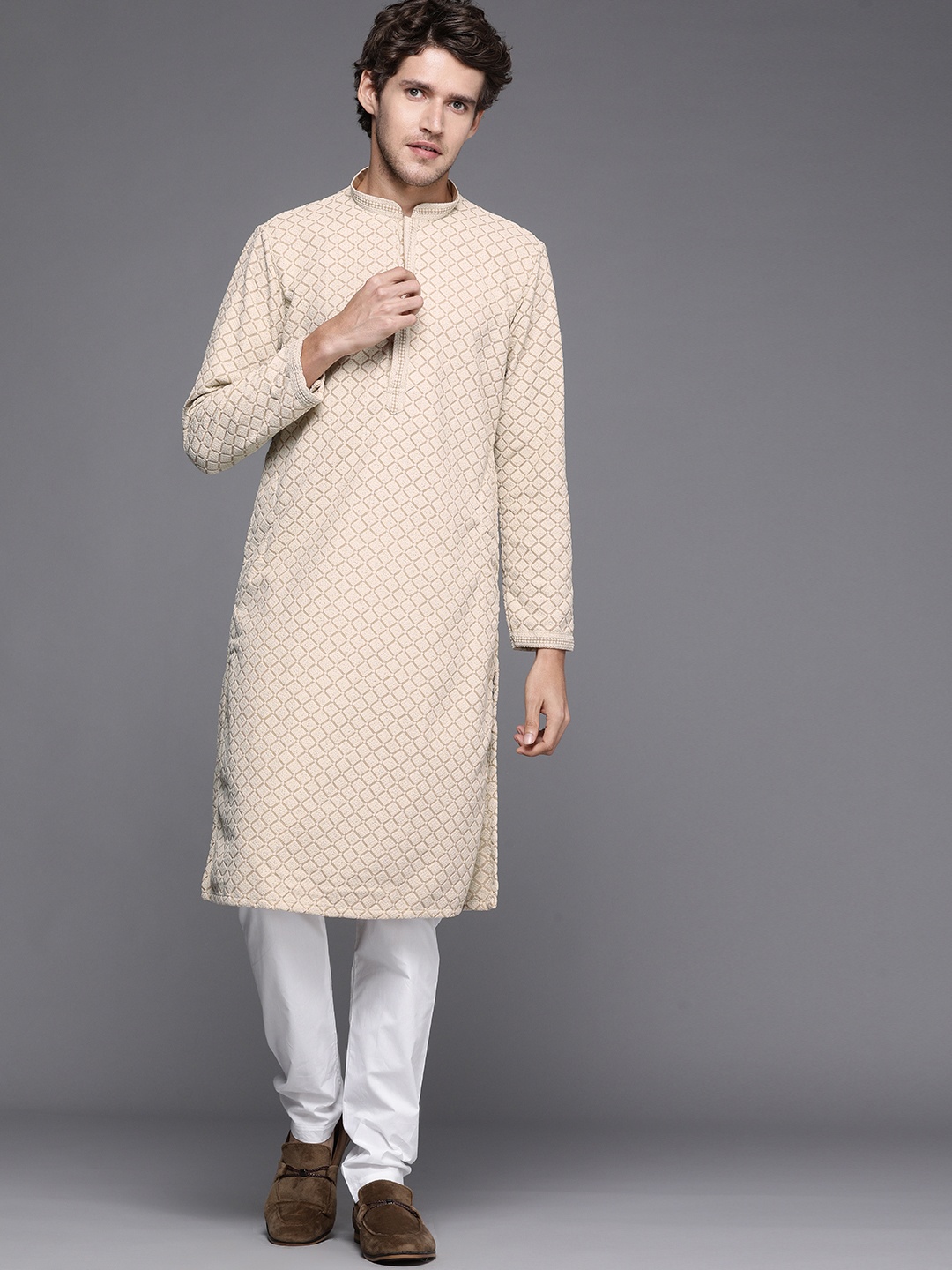 

Manyavar Men Beige Ethnic Motifs Thread Work Kurta with Churidar