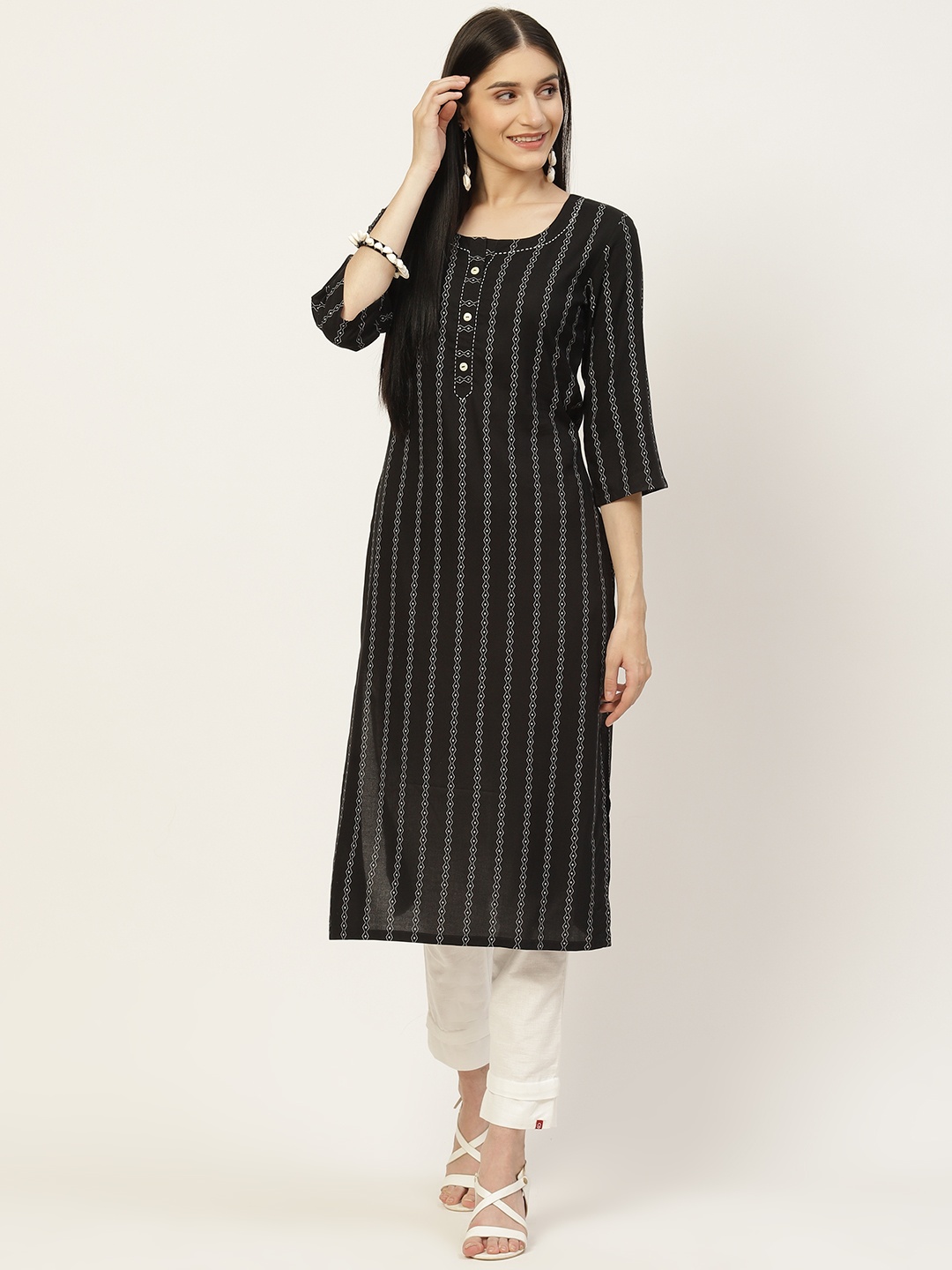 

Maaesa Women Black & White Geometric Printed Kurta