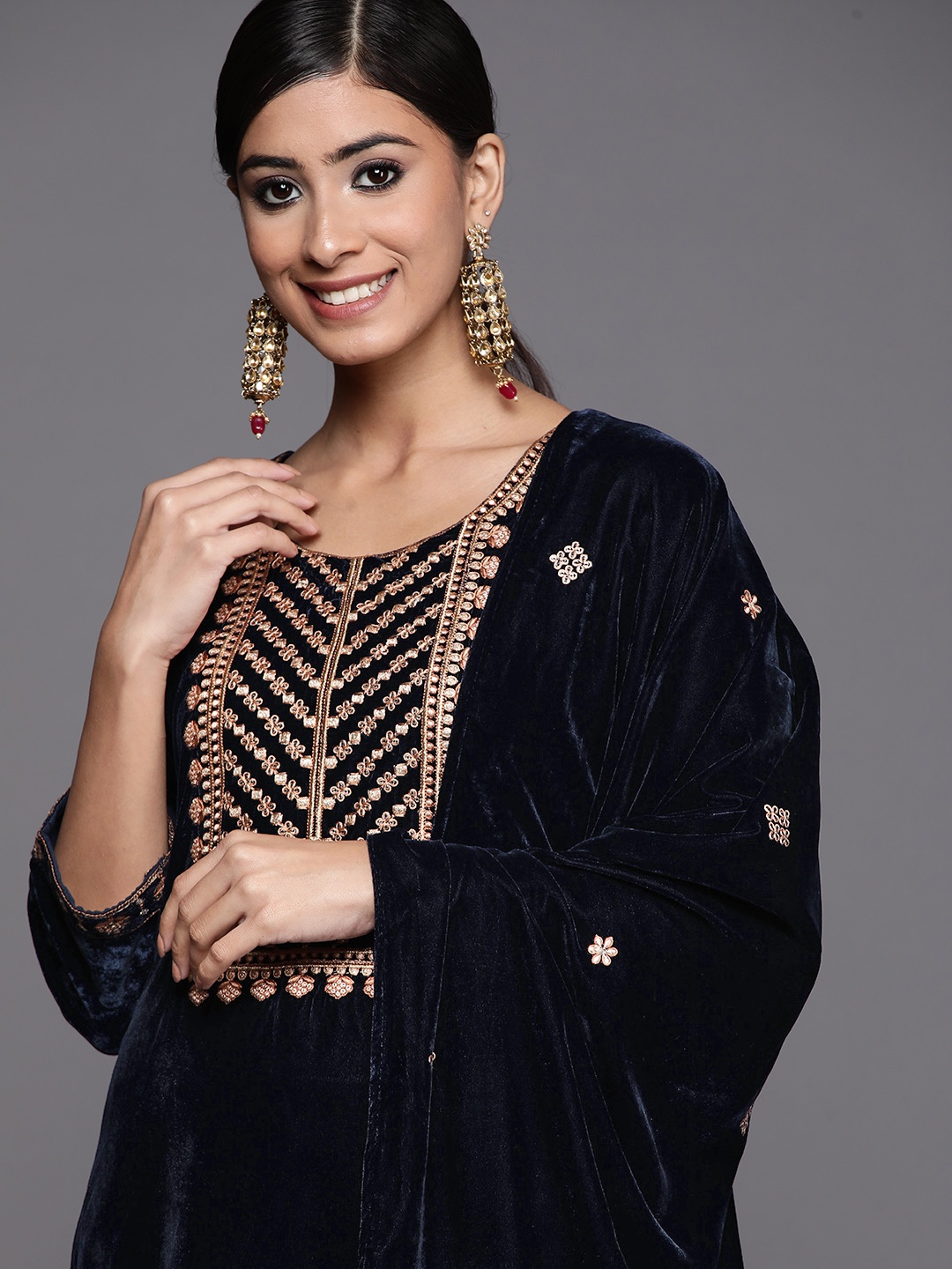 

Varanga Zari Embroidered velvet Kurta with Trouser and Dupatta, Navy blue