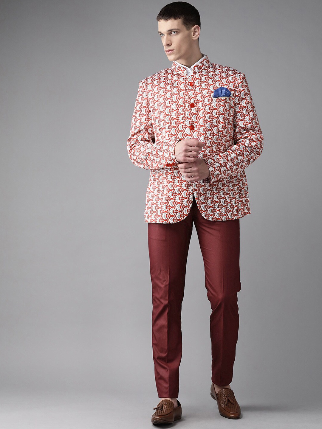 

Hangup Men White & Maroon Printed Bandhgala 2-Piece Suits