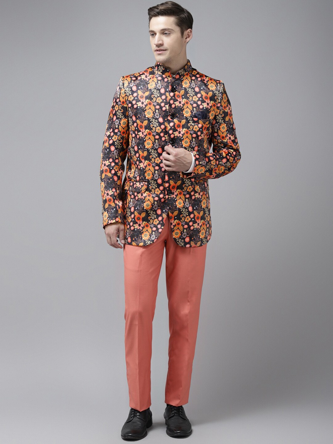 

Hangup Men Black & Orange-Colored Printed Single-Breasted Two-Piece Casual Suit