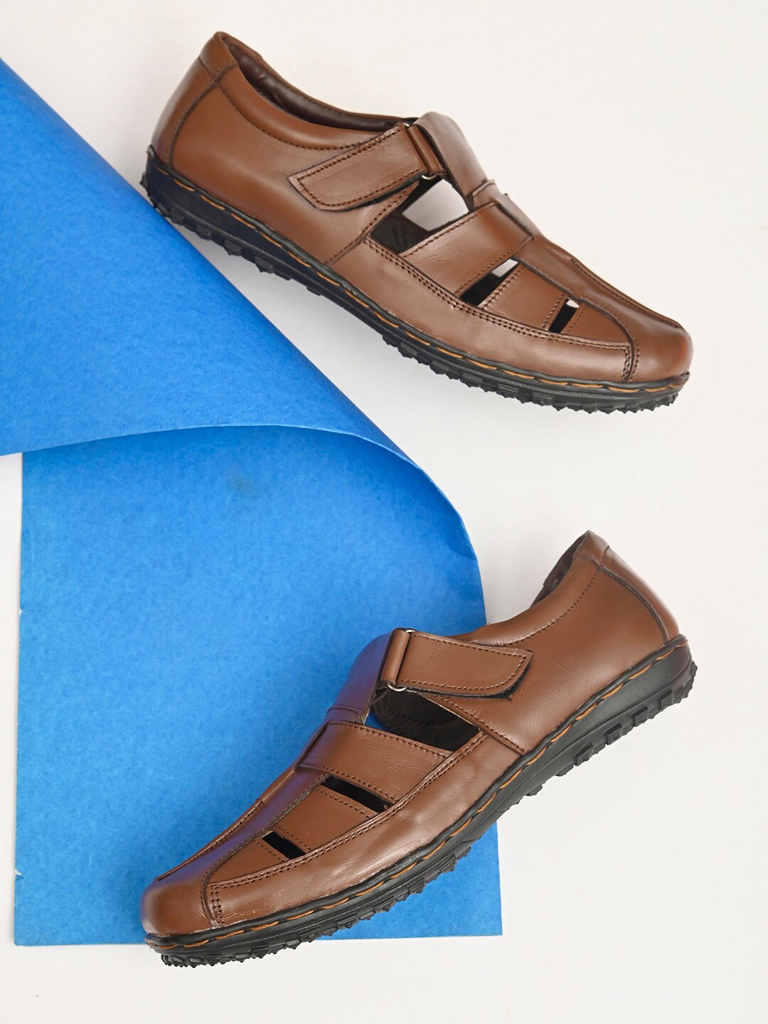 

Roadster Men Leather Sandals, Brown