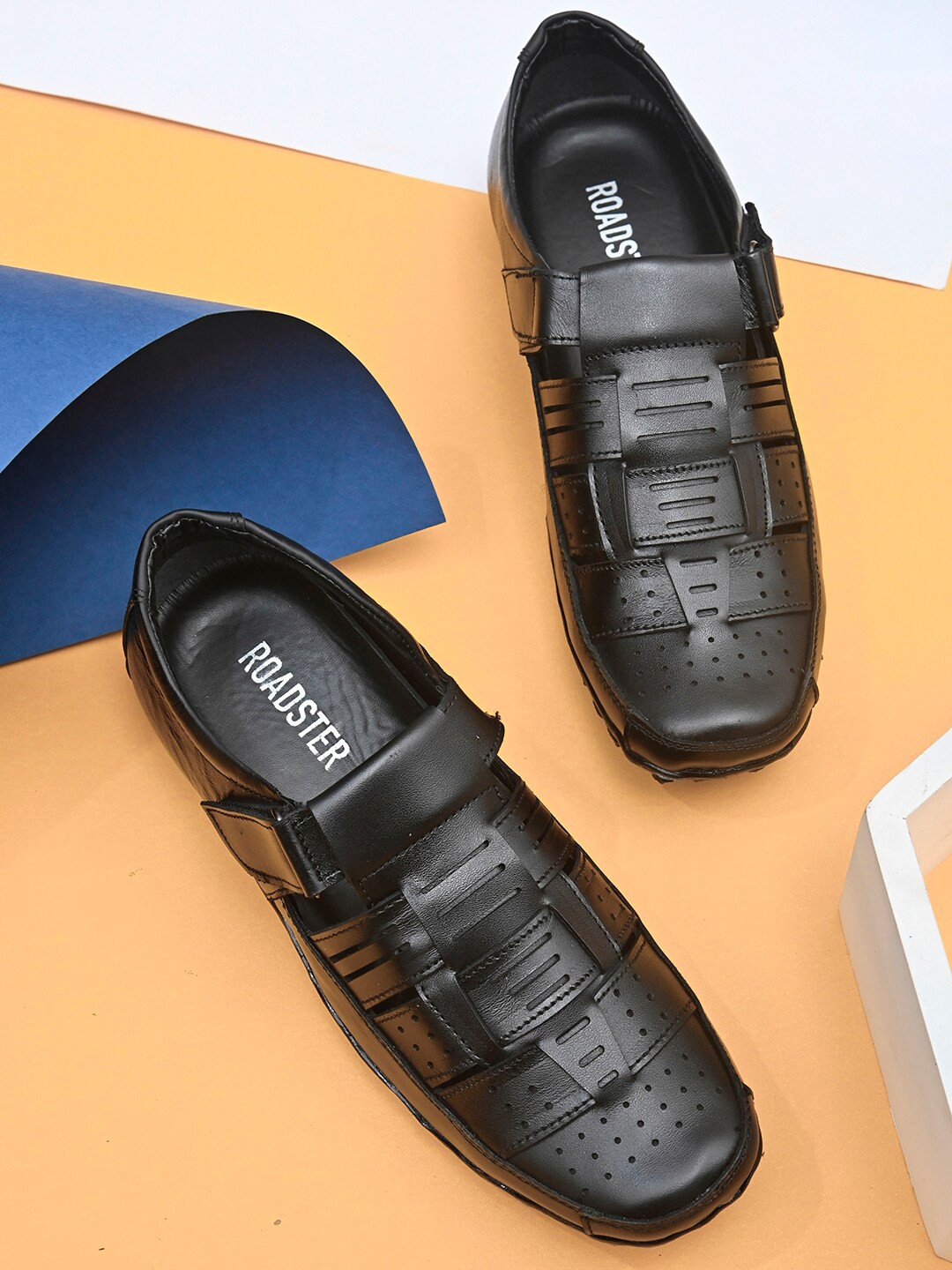 

Roadster Men Black Leather Sandals