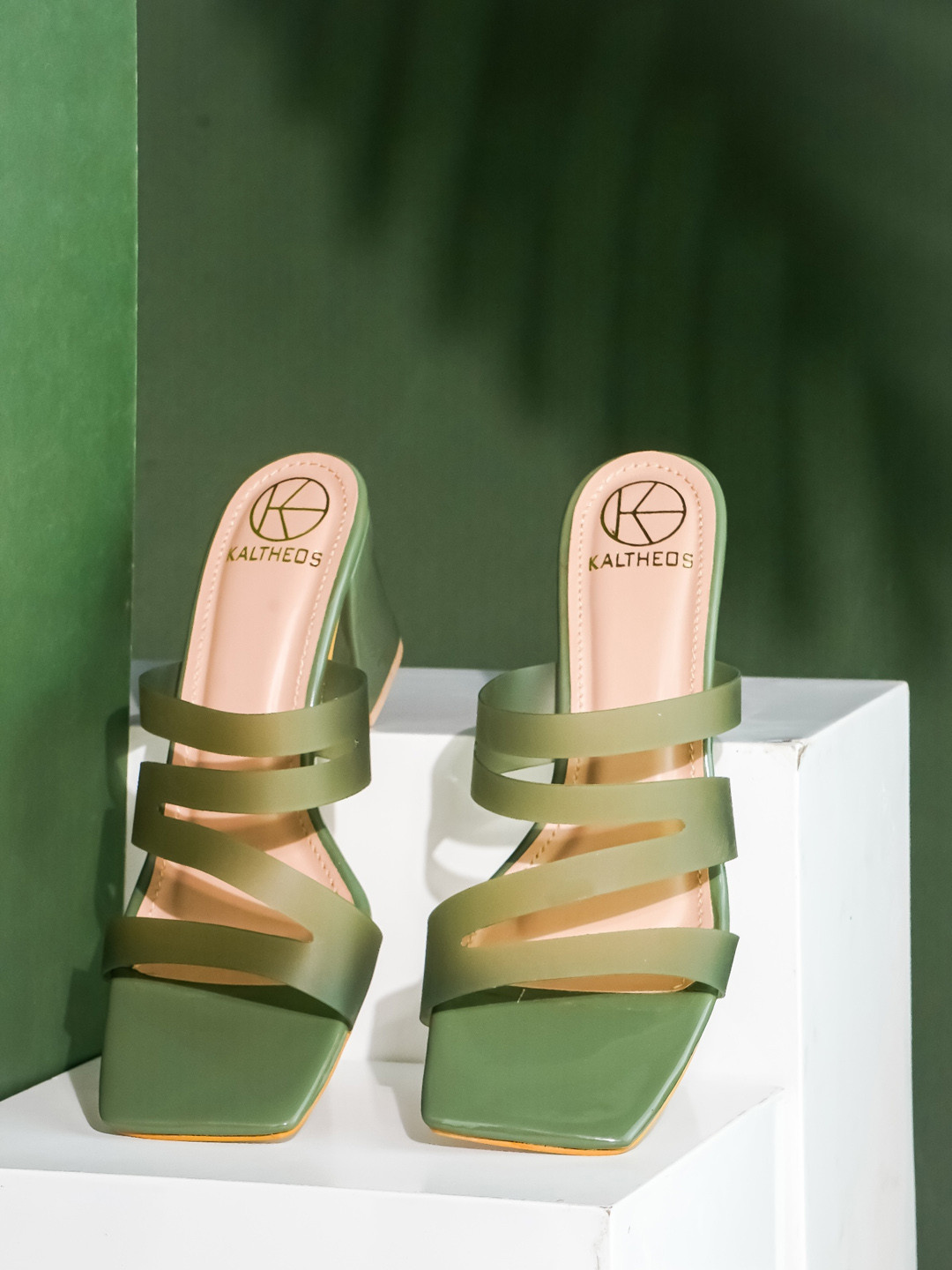 

KALTHEOS Green Solid PU Block Sandals