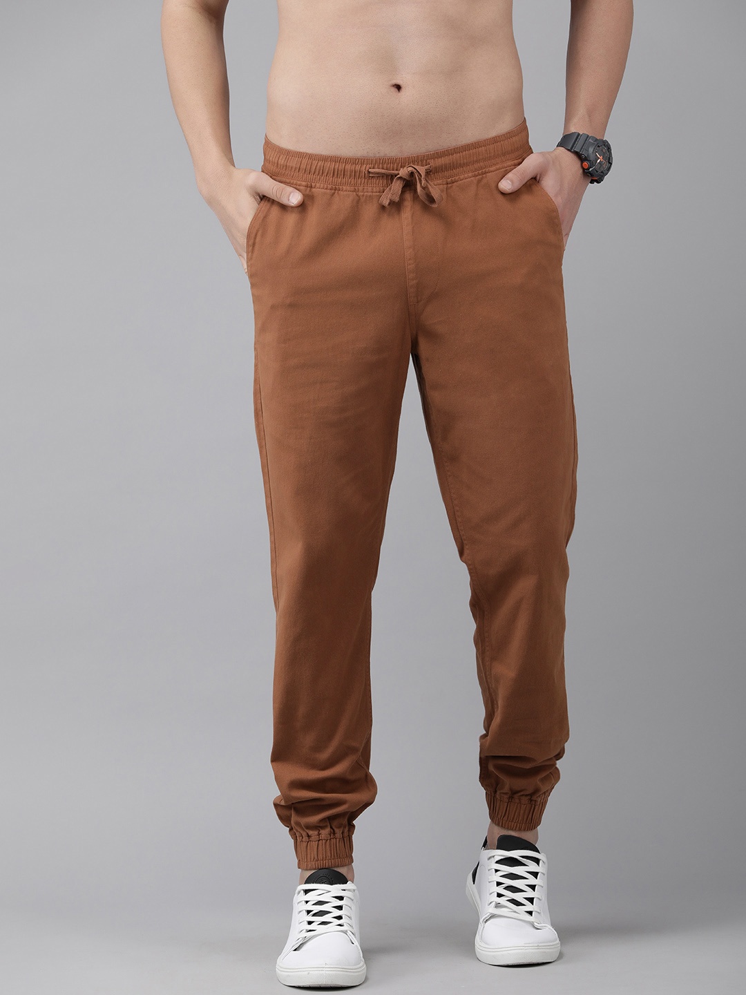 

The Roadster Lifestyle Co. Men Slim Fit Pure Cotton Joggers, Brown