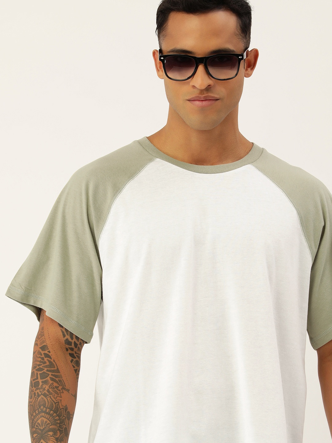 

FOREVER 21 Men White Casual T-shirt with Beige Contrast Sleeves