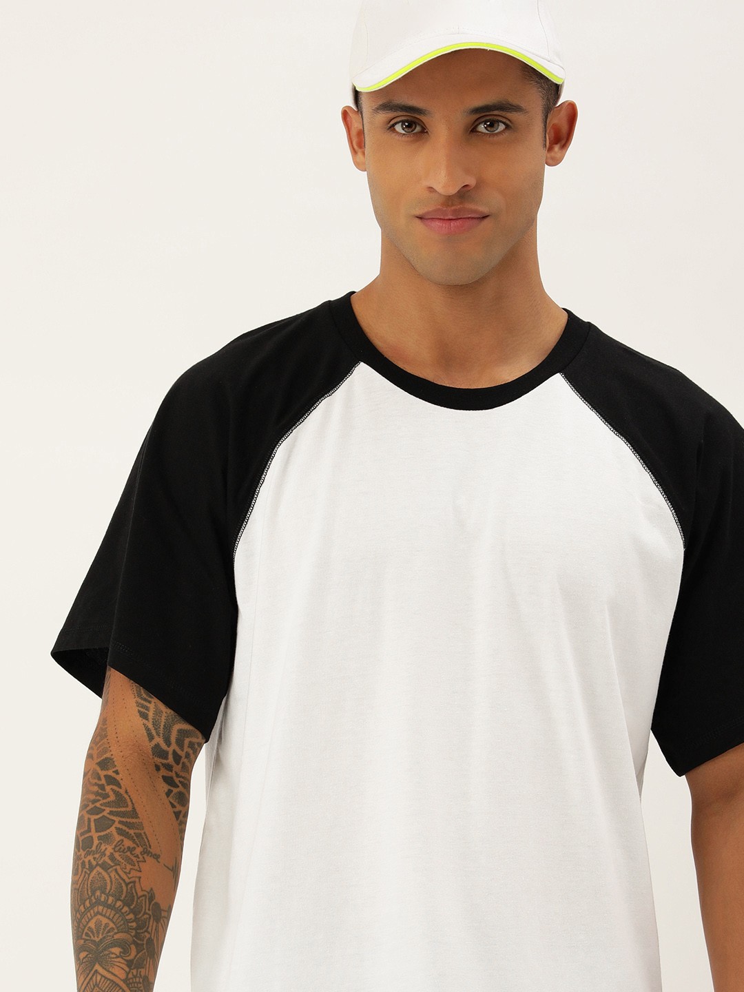 

FOREVER 21 Men White Casual T-shirt with Black Contrast Sleeves