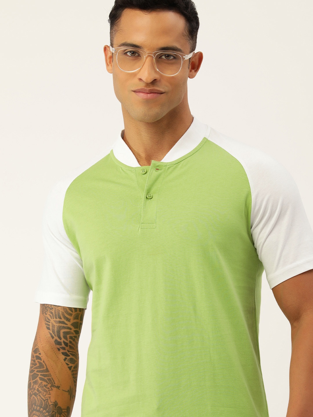 

FOREVER 21 Men Lime Green & White Colourblocked Henley Neck Pure Cotton T-shirt