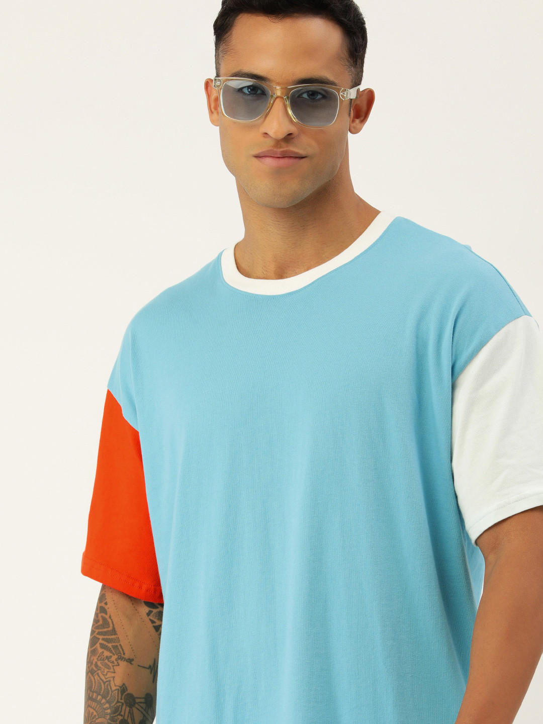 

FOREVER 21 Men Blue & Orange Colourblocked Pure Cotton T-shirt