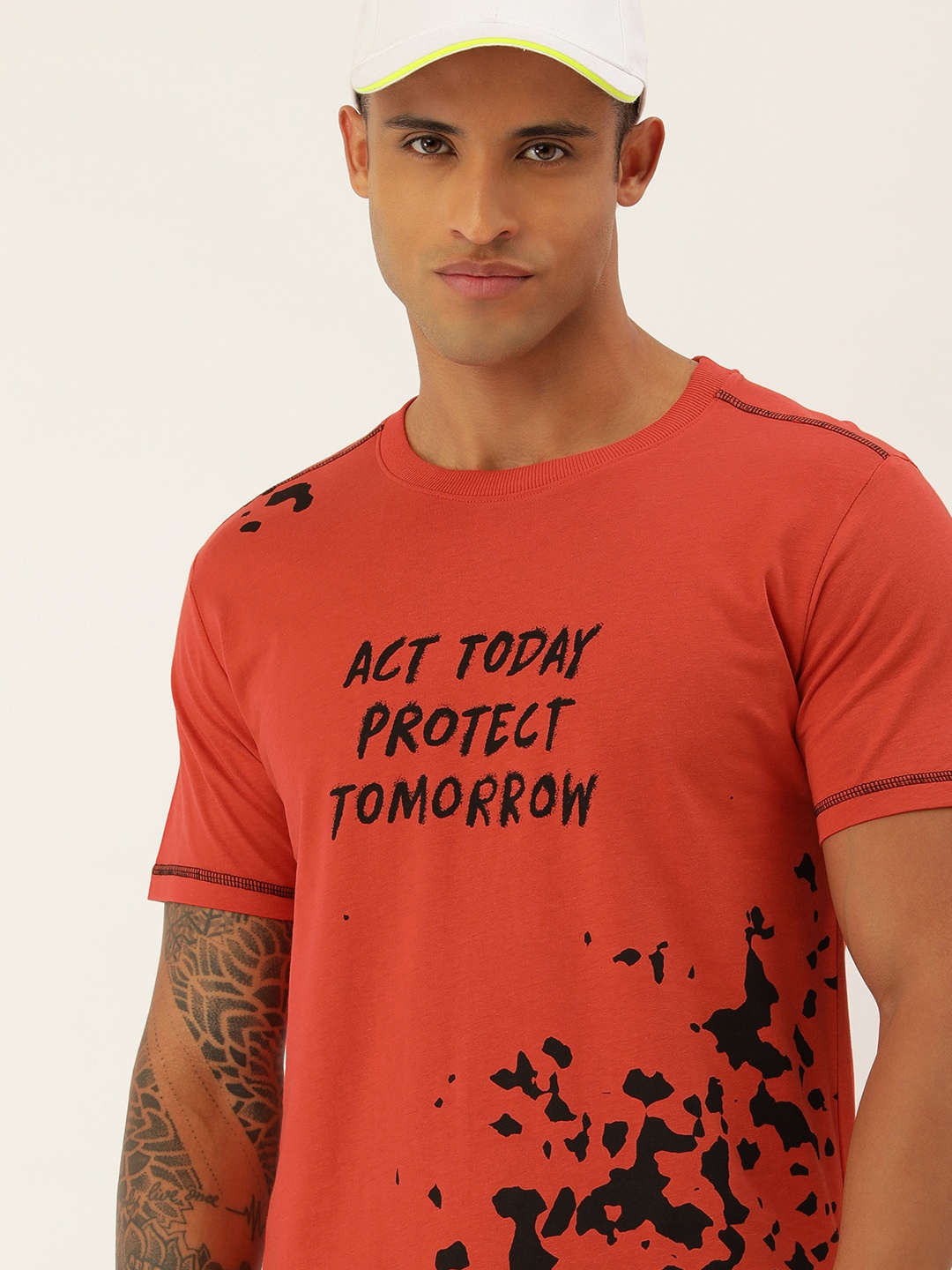 

FOREVER 21 Men Red & Black Typography Printed Pure Cotton T-shirt