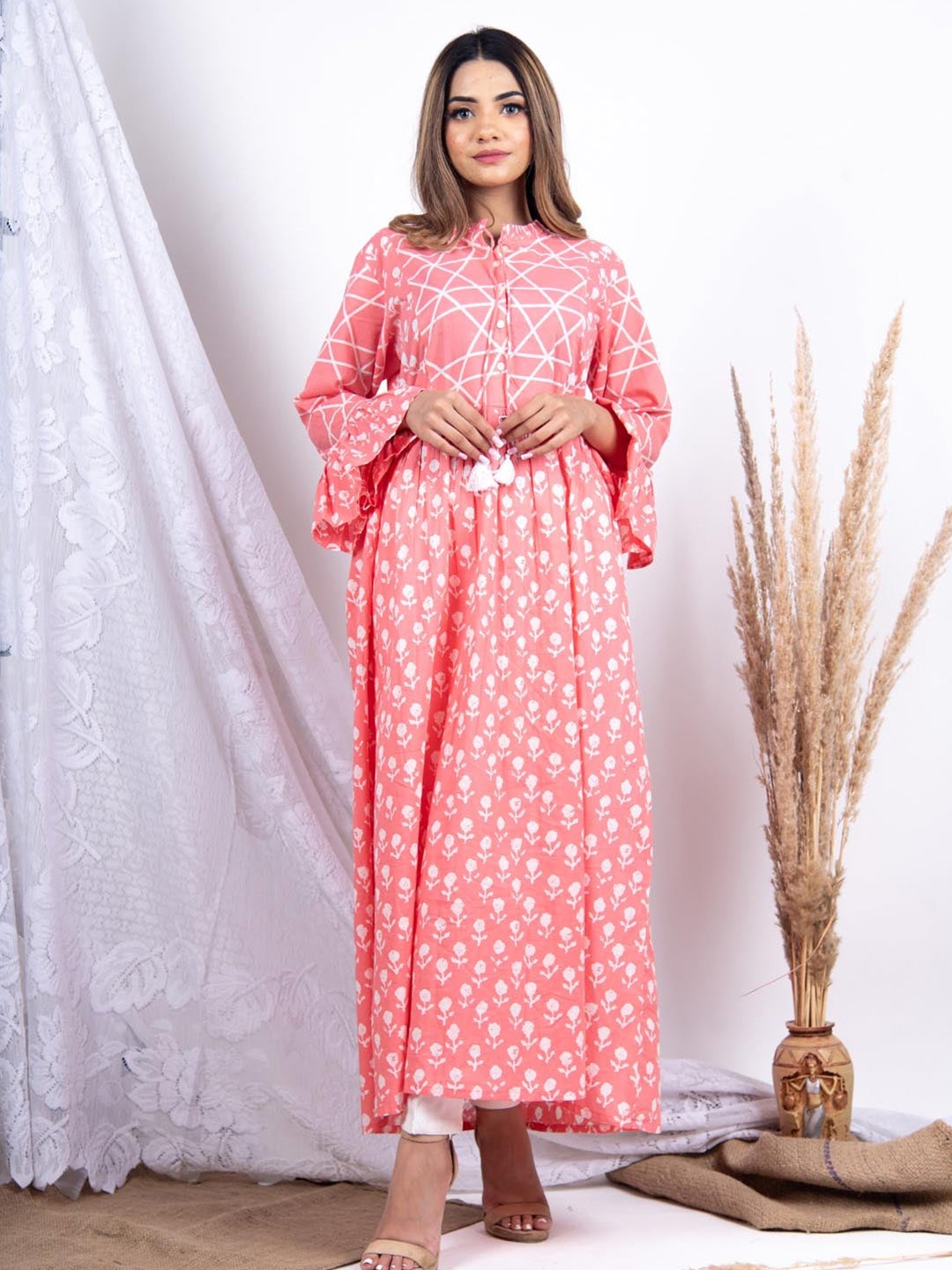 

Tistabene Women Pink & White Geometric Printed Bell Sleeves Flared Kurta