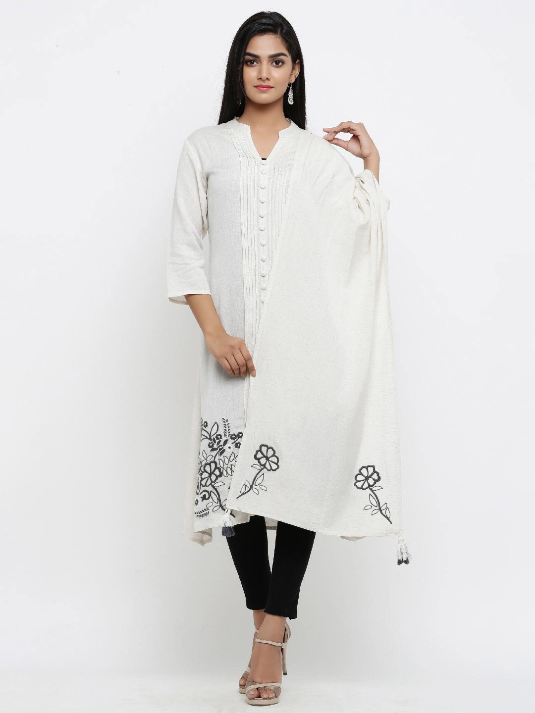 

Tistabene Women White & Black Floral Embroidered Thread Work Cotton Kurta