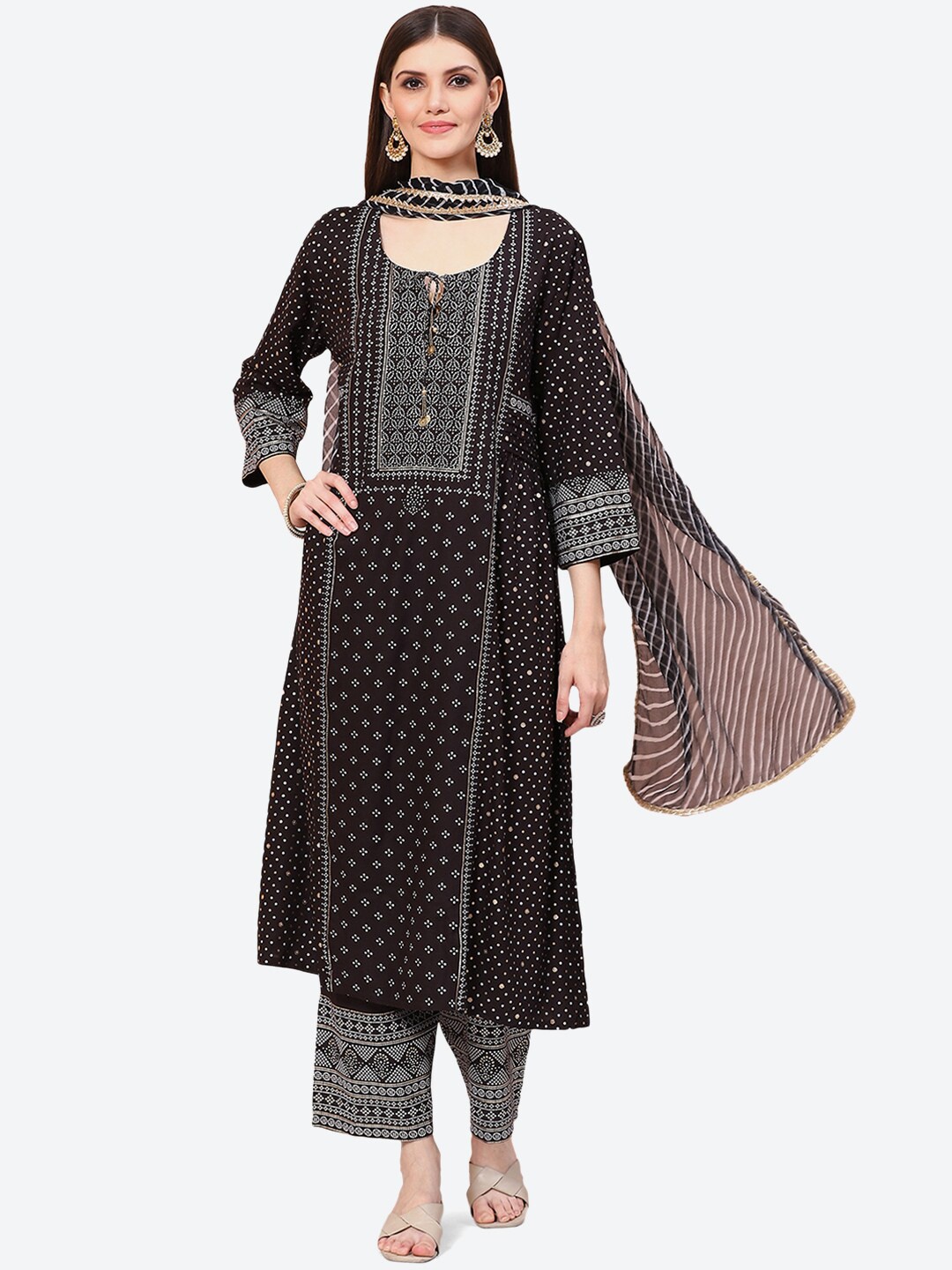 

Rangriti Women Bandhani Printed Regular Kurti with Trousers & With Dupatta, Black