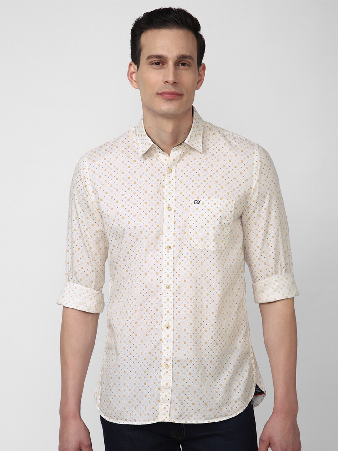 

Peter England Casuals Men Beige Slim Fit Printed Casual Shirt