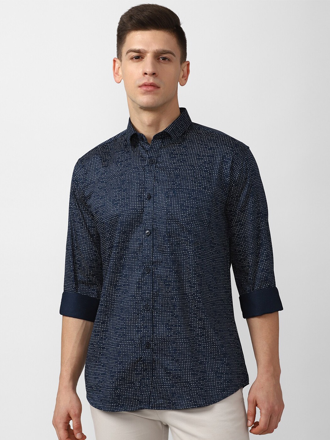 

V Dot Men Navy Blue Slim Fit Printed Pure Cotton Casual Shirt