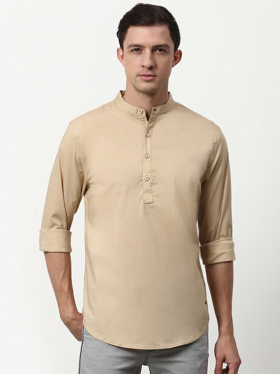 

abof Men Beige Solid Casual Shirt