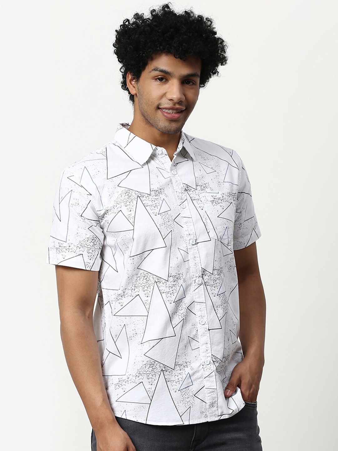 

abof Men White Printed Casual Regular Fit Shirt