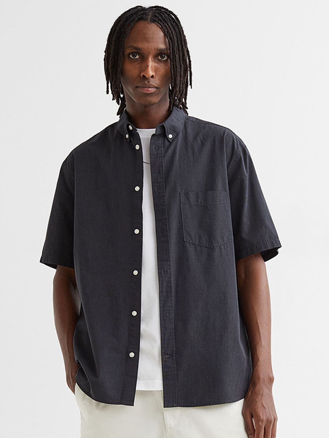 

H&M Men Charcoal Grey Regular Fit Short-Sleeved Shirt