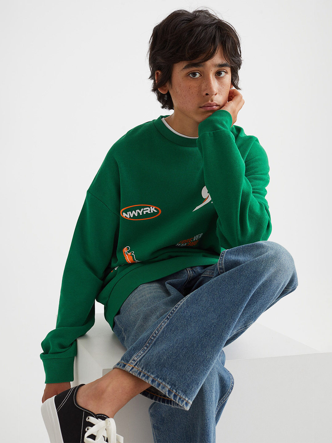 

H&M Boys Green Printed Sweatshirt