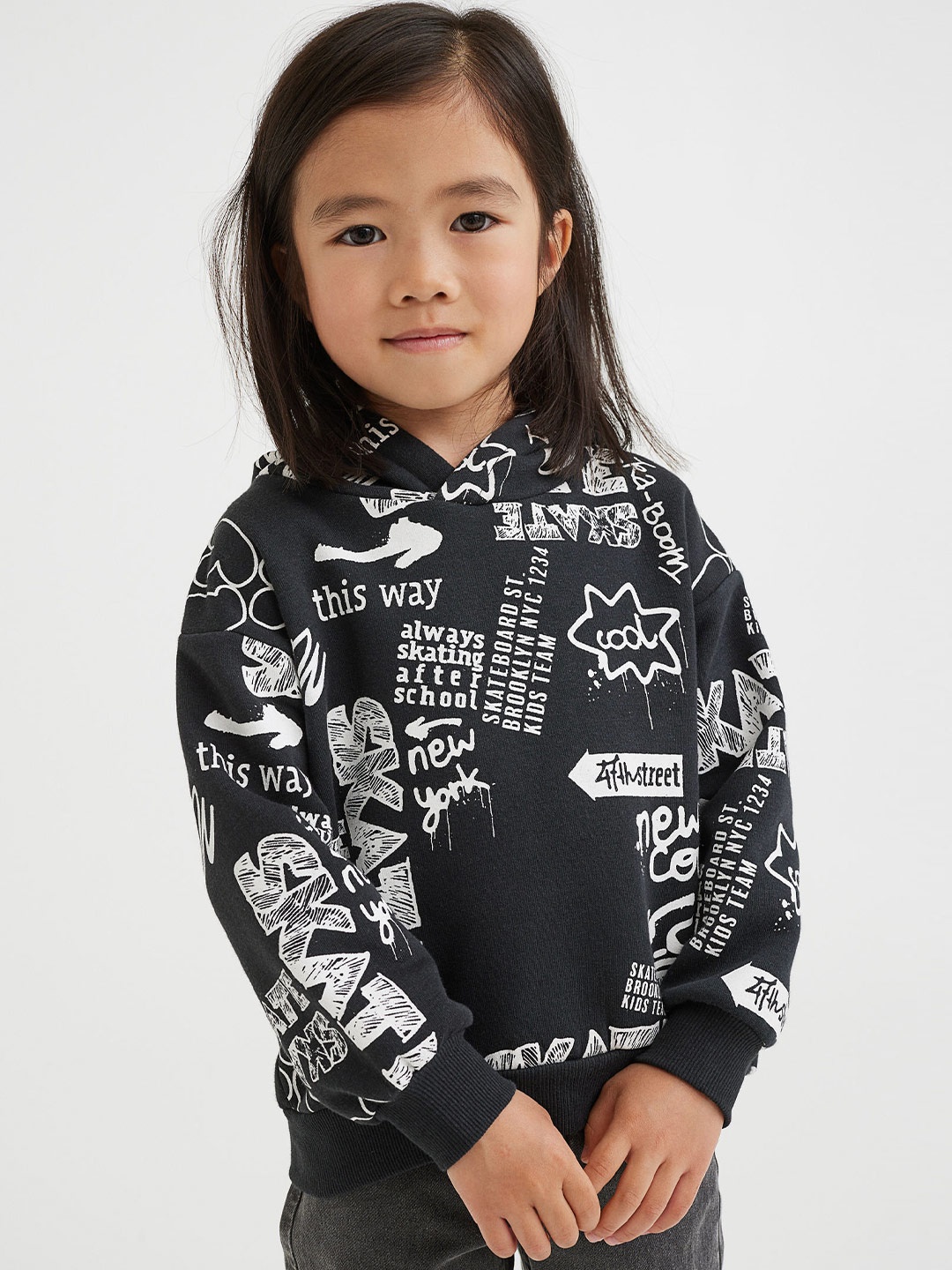

H&M Boys Black Printed Hoodie